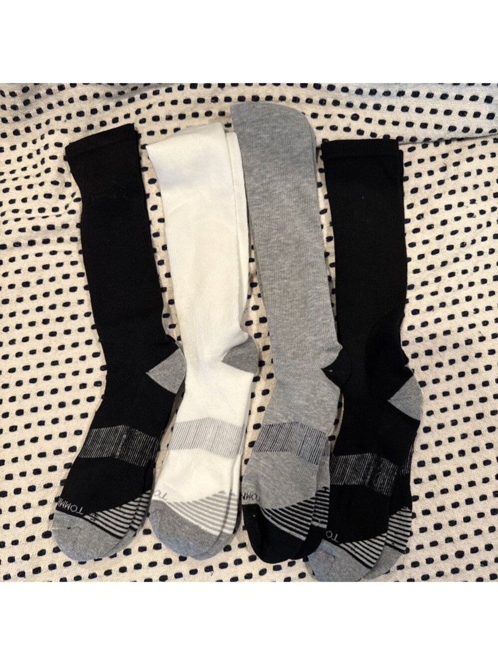 Tommie Copper Basics Men's Set of 4 Compression Socks Knee High S Small 6 - 8.5